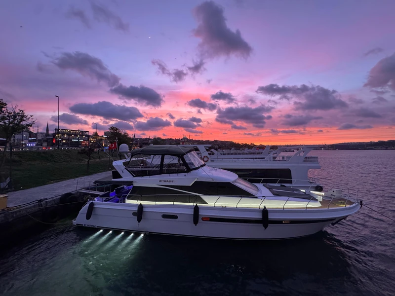 Закат на Босфоре: на яхте с закусками