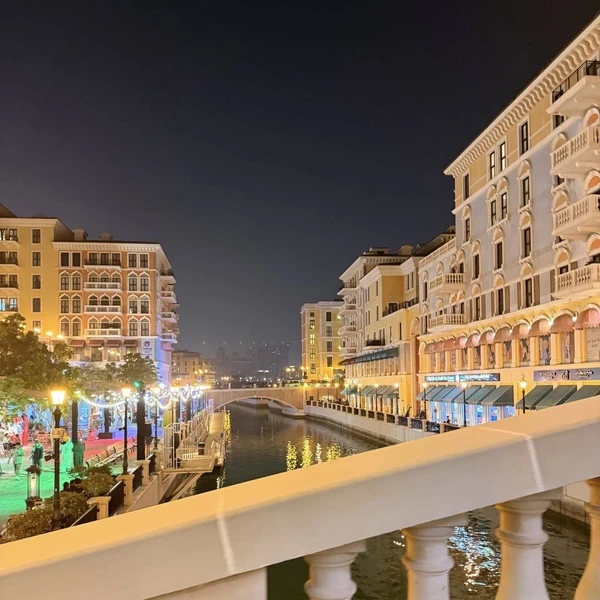 На время 20-часовой пересадки в Дохе мы с семьей (5 человек) для знакомства со столицей Катара