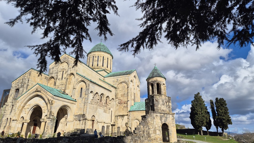Экскурсия очень интересная и содержательная. Тамар очень увлеченный рассказчик. Прекрасно провела 8 марта. Многое узнала об