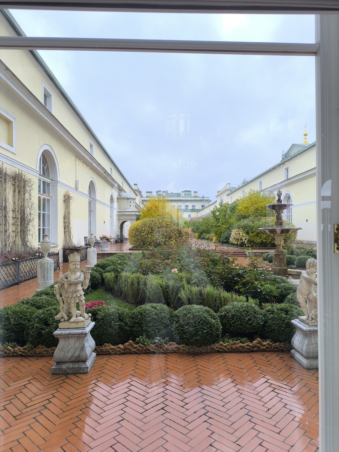 Были на экскурсии с Надеждой, семейная пара. Очень довольны! Надежда великолепная!