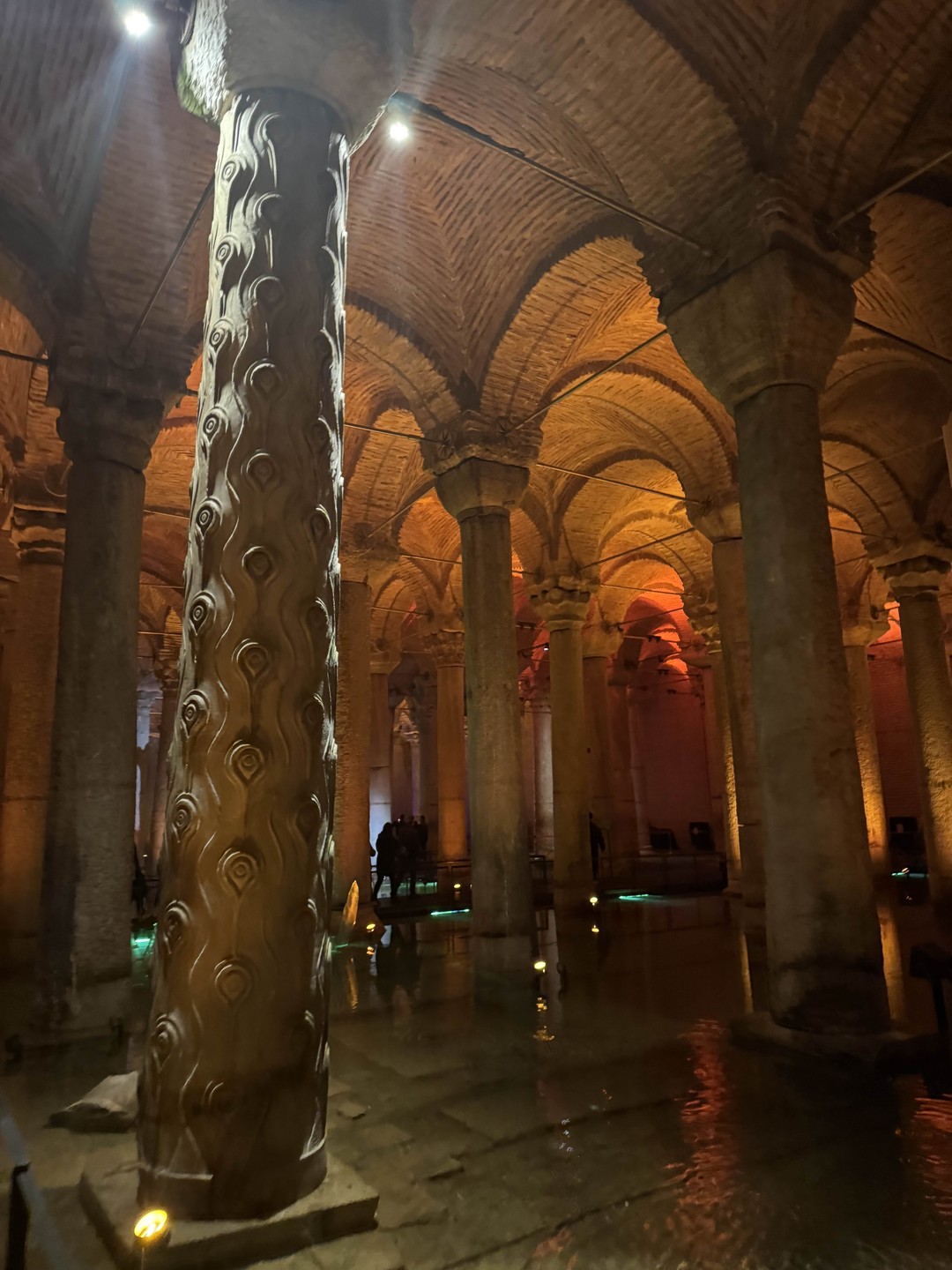 Кемаль очень образованный и приятный человек! Профессионал! Историк, мыслящий как философ!