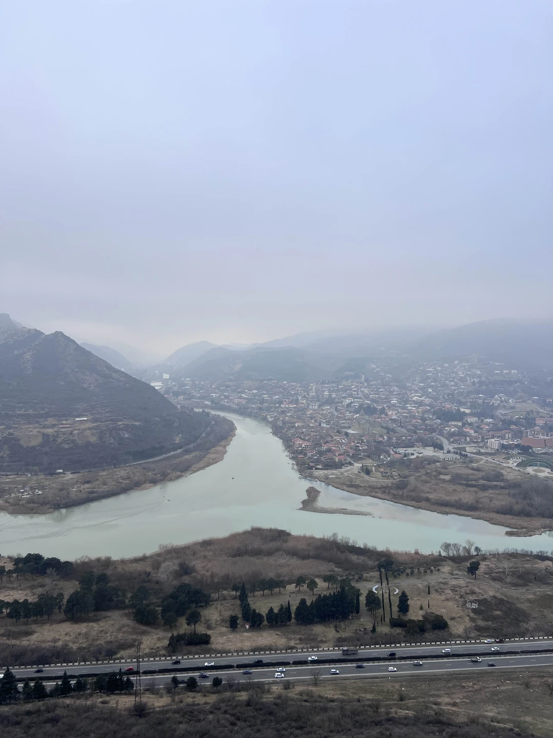 Отличная экскурсия, Леван очень много знает и интересно рассказывает о своей стране. Маршрут очень интересный!