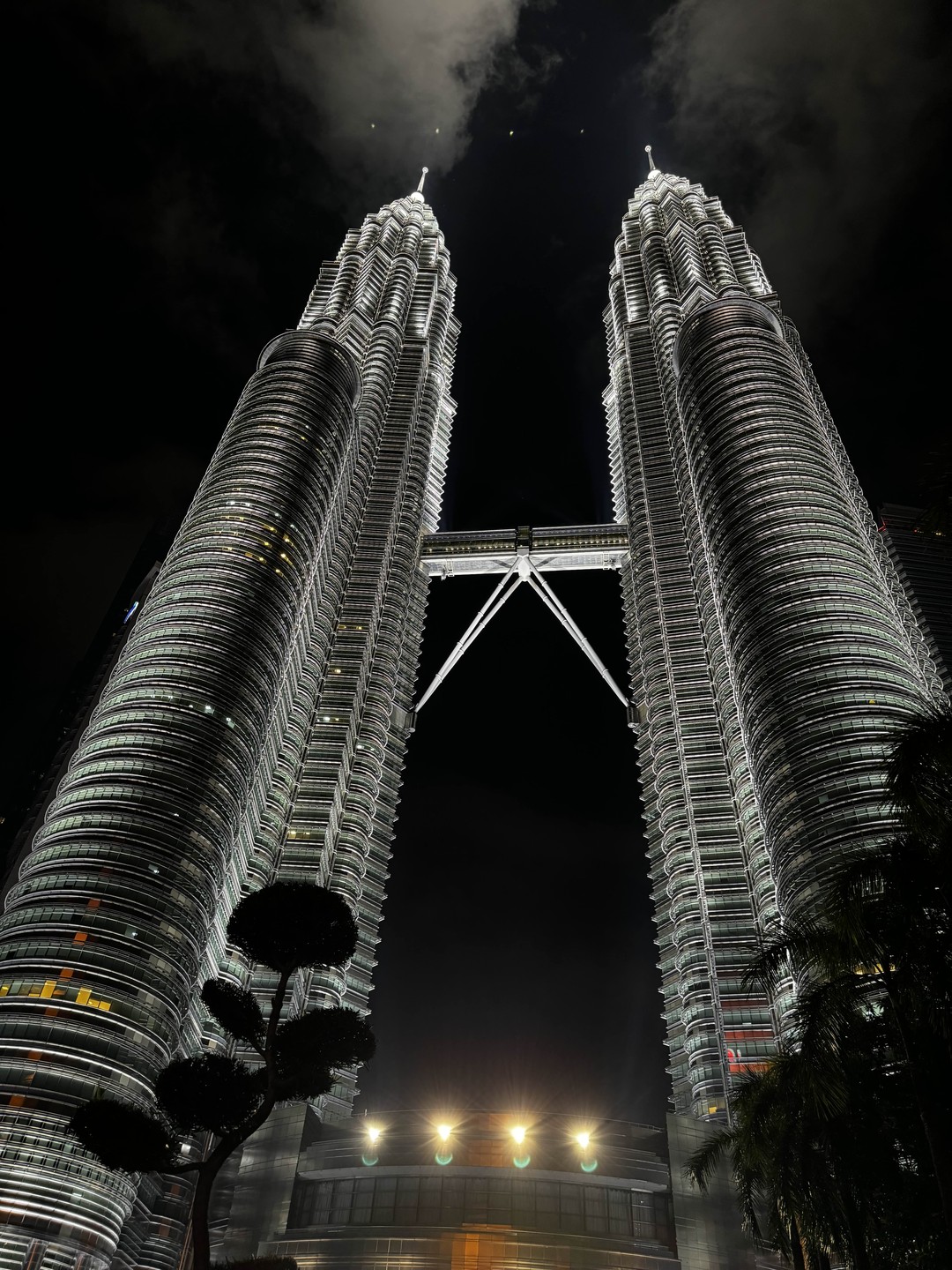 Илья действительно знает и любит свою работу, любезно нас фотографировал и помогал по всем вопросам, даже после экскурсии 🙌🏻