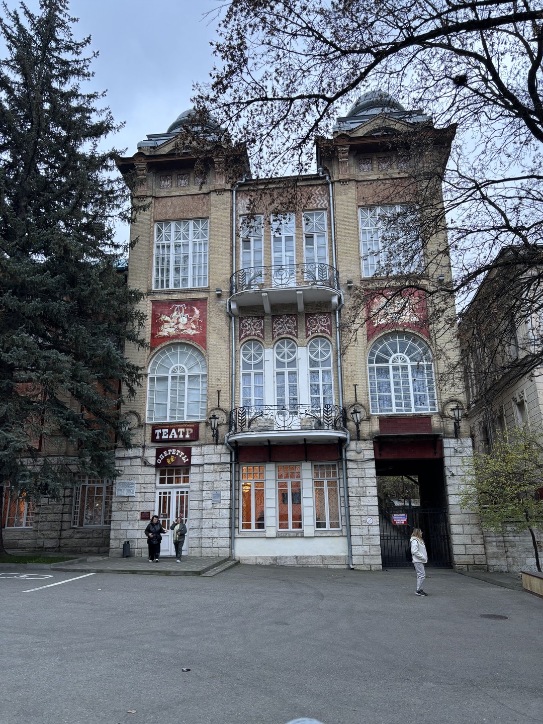 Содержательно и не скучно изложена история Пятигорска. Дмитрий был очень внимателен к группе, и особенно к