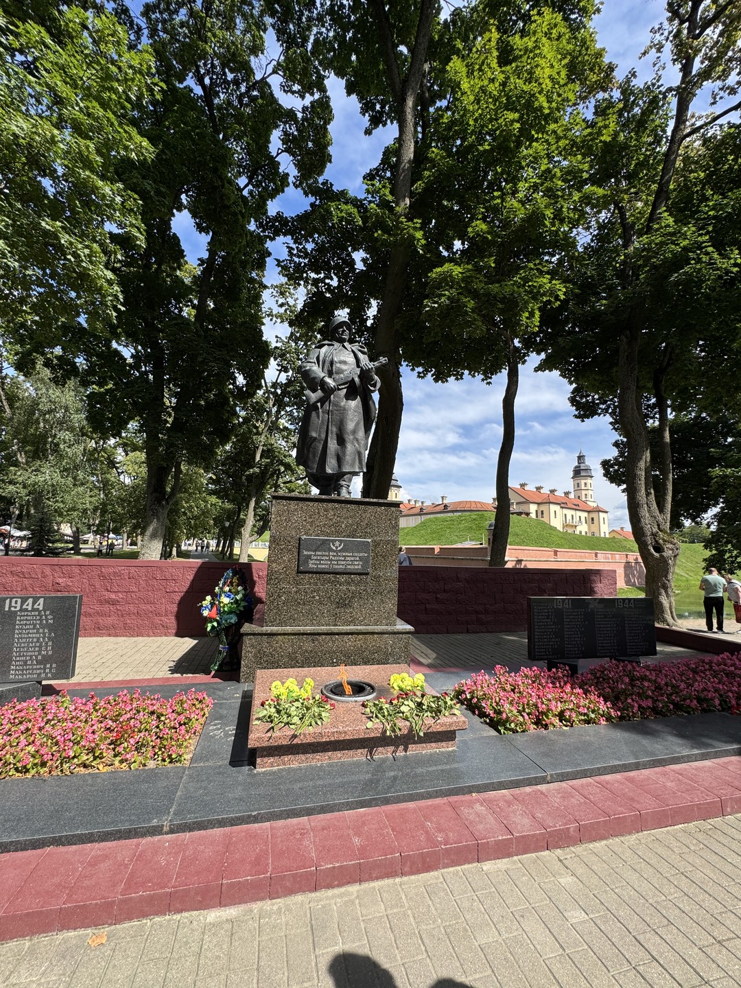 Групповая экскурсия в замки Мир и Несвиж (обед включен) (Столяров)