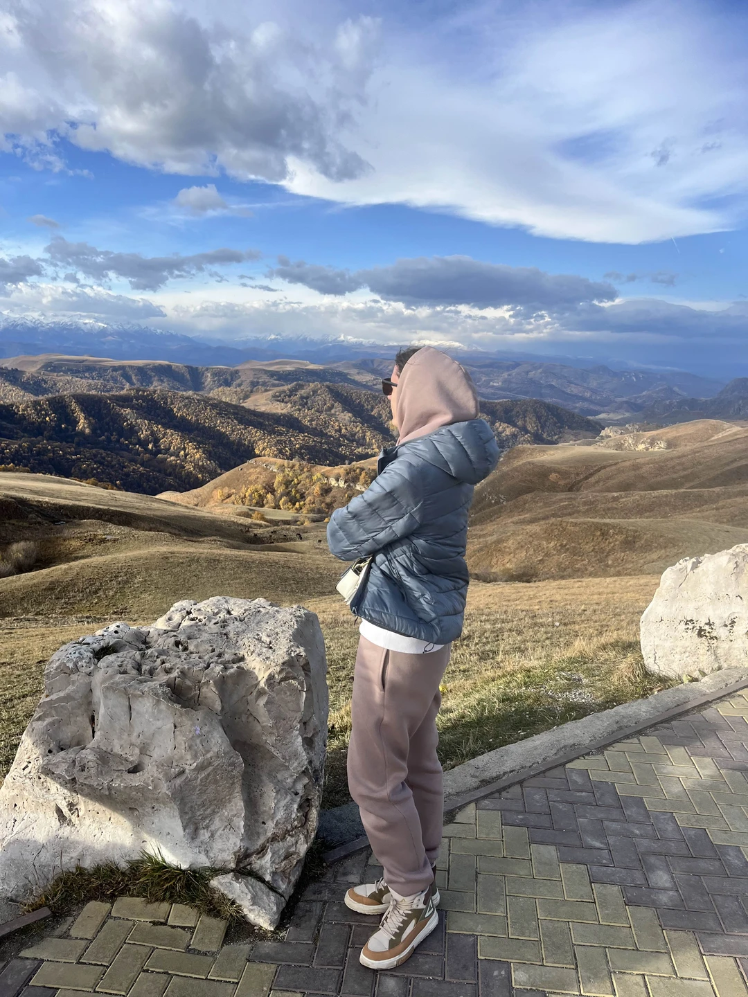 Экскурсия очень понравилась! Организация четкая, никаких вопросов! Погода конечно внесла коррективы, Домбай встретил дождем с градом