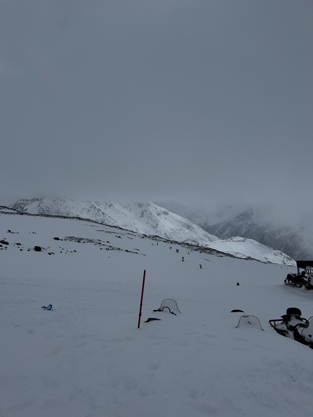 Нам очень понравилась поездка на Эльбрус, остались тёплые и очень приятные впечатления. Путешествие прошло легко и