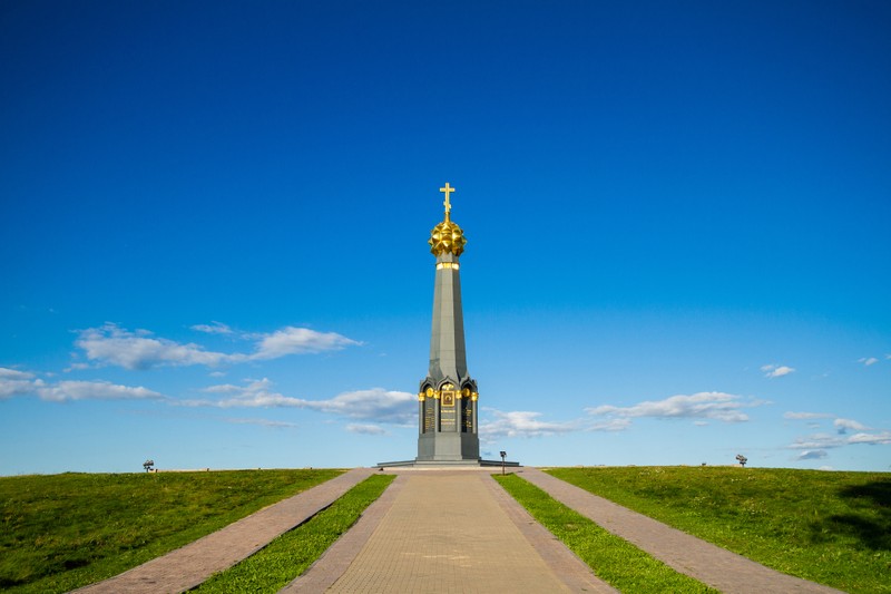 На поле Бородинском...