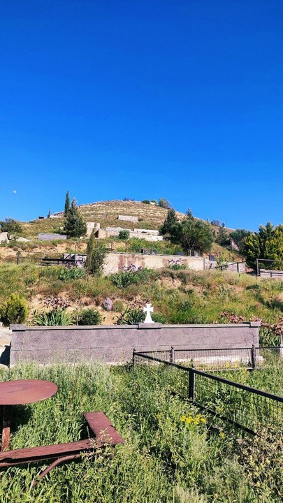 Хороший вариант для путешественников, которым нравится изучать локации самостоятельно, но интересно узнать факты об истории города