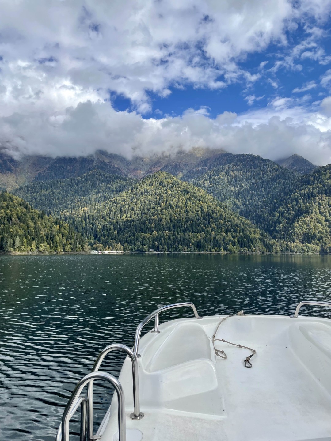 Тур на озеро Рица - к символу Абхазии (Гиляна)