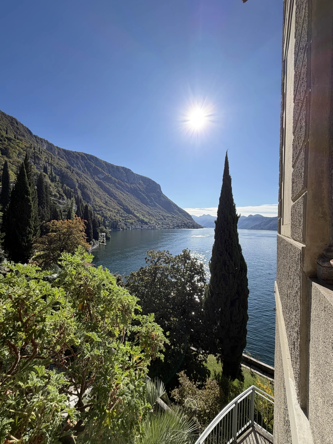 Хочу поблагодарить Артура за наши две экскурсии в Милане и по озеру Комо! Очень хороший и