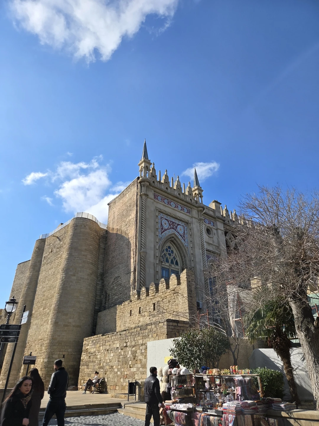 Огромное спасибо за экскурсию! Вел маршрут Рамиль, кореной Бакинец и человек влюблённый в свой город. Было очень интересно и познавательно