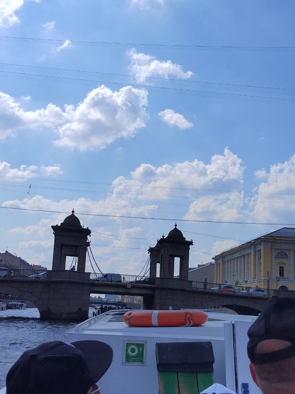 Экскурсия очень понравилась, не затянуто - за 1 час проплыли многие знаковые достопримечательности Санкт-Петербурга, каждая достопримечательность