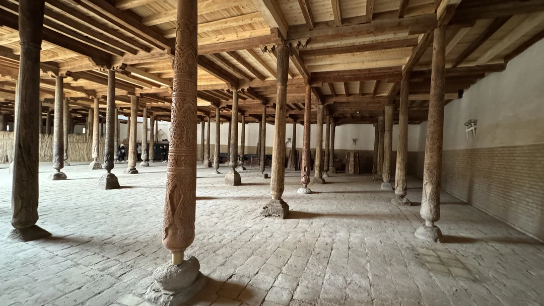 Хочу оставить отзыв об экскурсии по городу Хива. Нашим гидом была замечательная девушка Рисолат. Она отлично