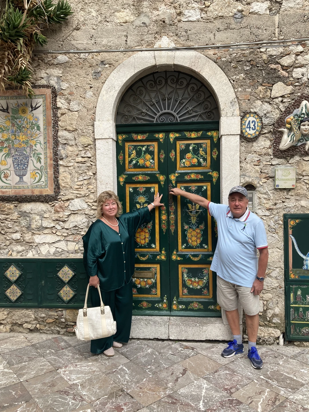 Очень благодарны Татьяне за чудесную прогулку по божественной Таормине! Обязательно вернемся, так как гуляли до темноты