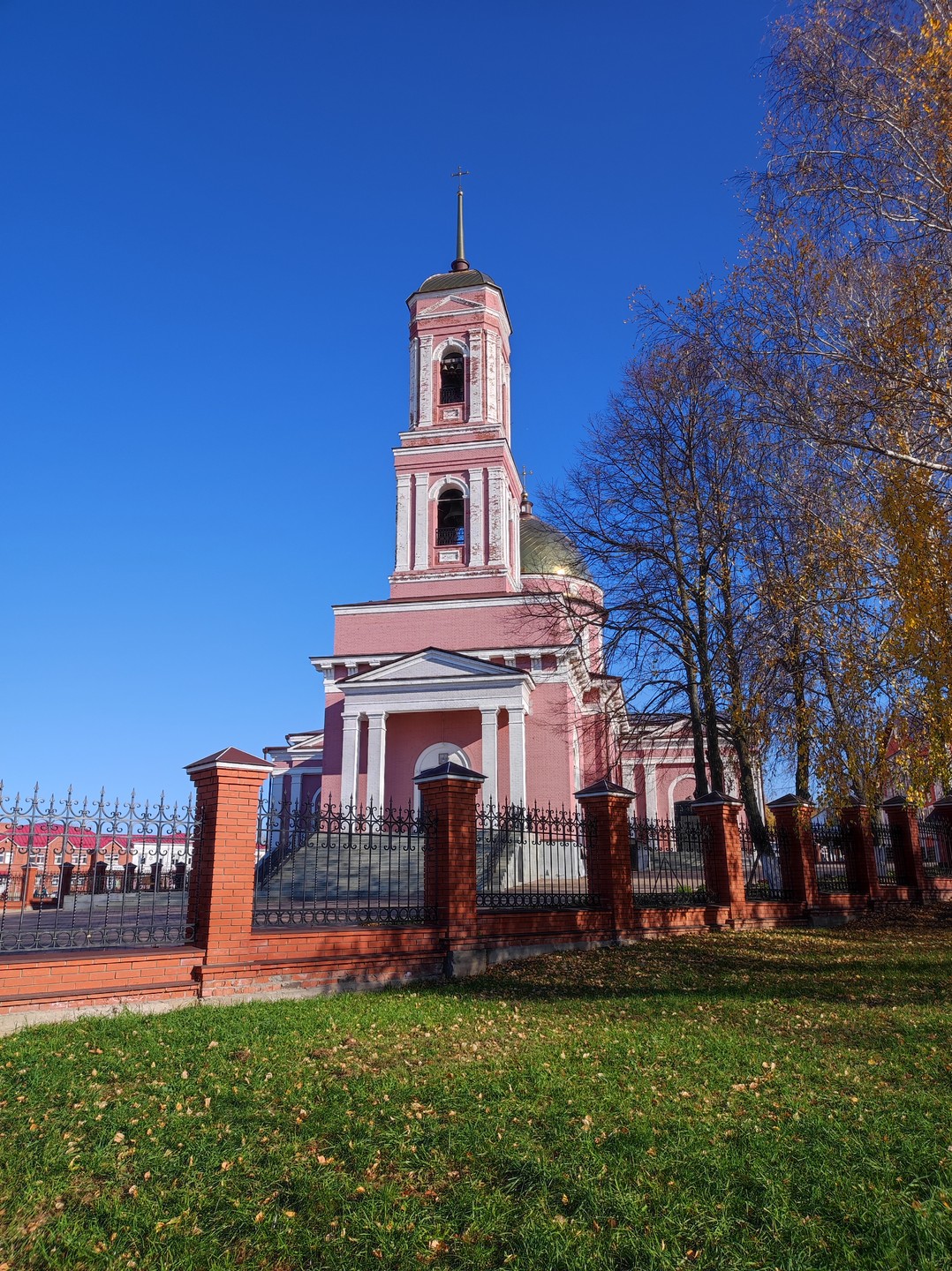 Отзыв пишу с опозданием🙂, мы ездили в октябре, фото, осенние. Удачный маршрут, за 1 день можно