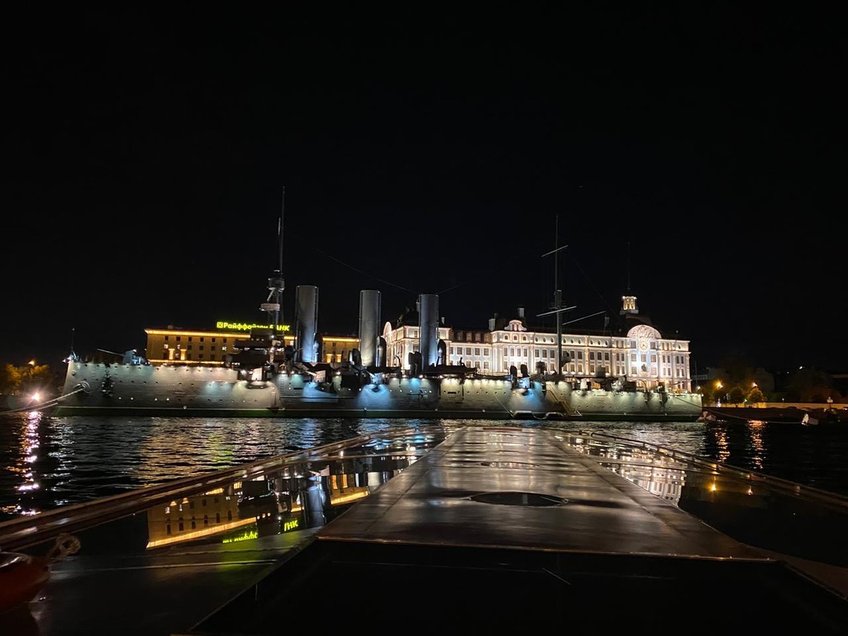 Прогулка на катере на развод мостов