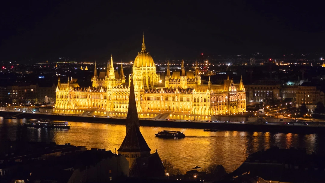 Первый день в Будапеште и первая эескурсия по волшебному ночному городу. После слова волшебный ничего больше