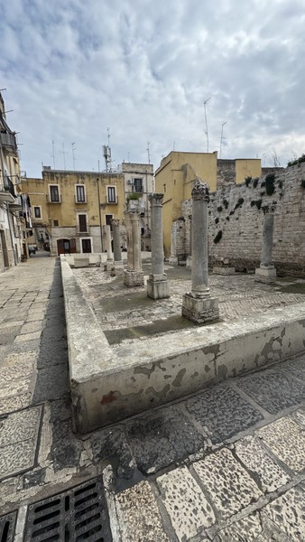 очень понравилось гулять, с Галиной! познавательно, по рекомендациям отлично покушали и сувениры авторские купили! супер гид!