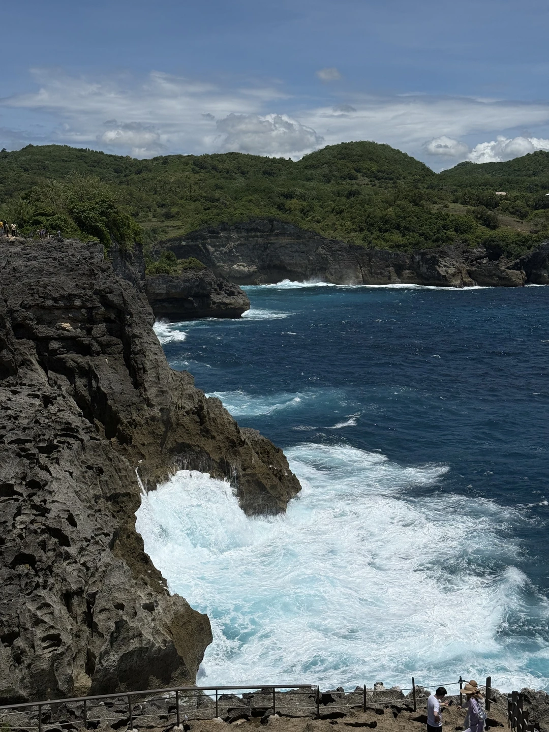 Экскурсия очень понравилась, виды невероятные. Снорклинг прошел отлично, увидели всех морских обитателей. Кафе было тоже очень красивое, еда вкусная