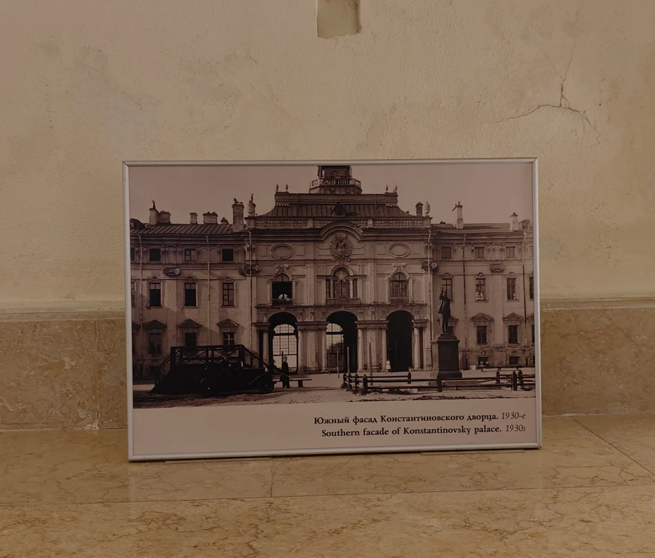 Касаемо самого Константиновского дворца.