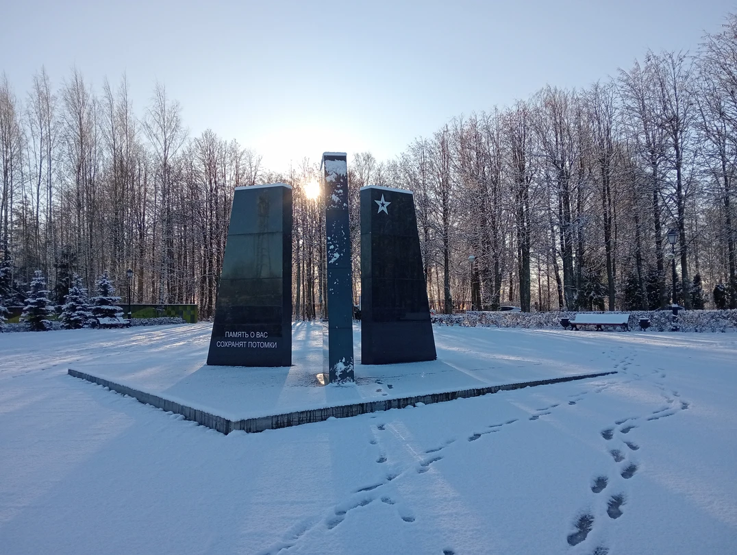 Очень информативная экскурсия. Было музыкальное сопровождение, звуки блокадного Ленинграда, голоса дикторов того времени. Гид очень много