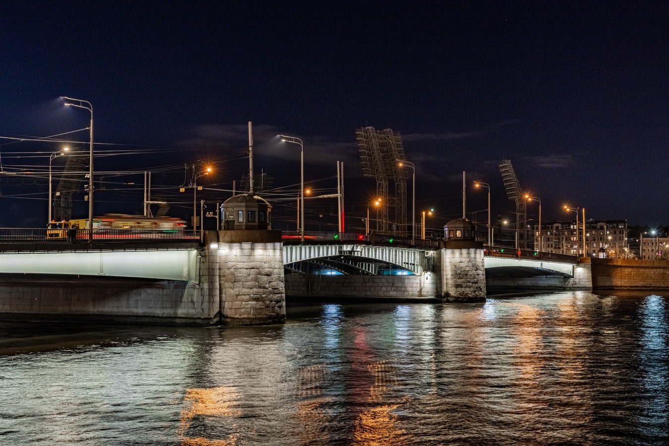 Развод мостов с Карповки - водная прогулка по ночному Петербургу