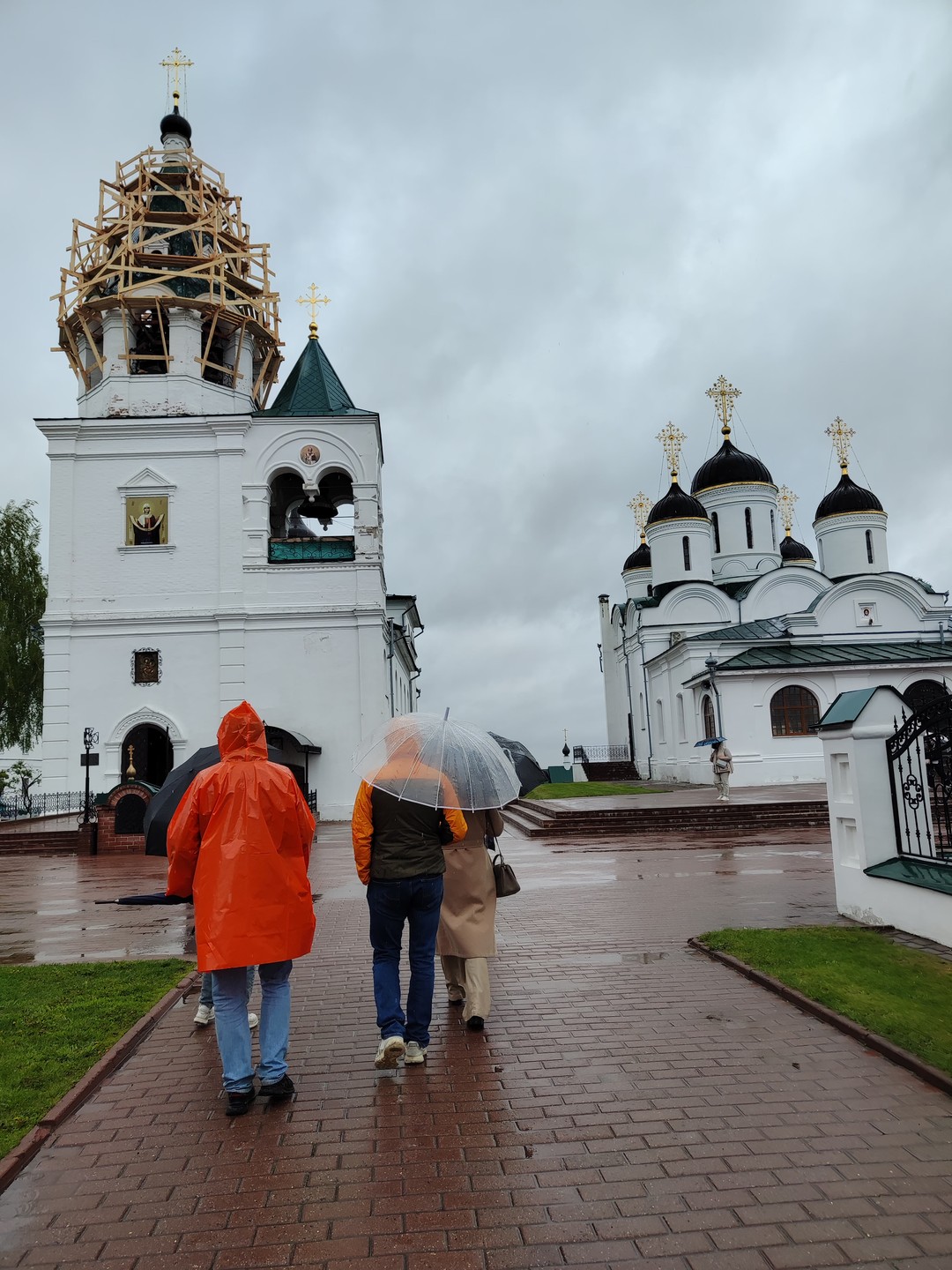 Благодарю Елену за интересную экскурсию по Мурома. С погодой нам не очень повезло, а вот с гидом понравилось