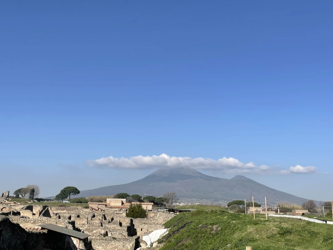 Огромное спасибо Ирине! Везувий был закрыт, к сожалению, и мы переориентировались на Помпеи и прогулялись по