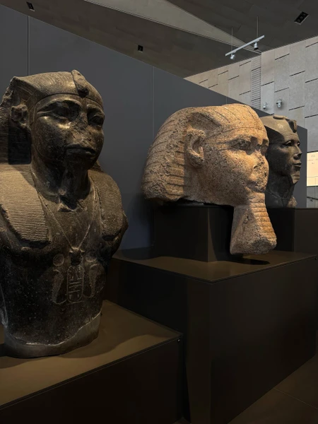 Большой музей в Гизе и великие пирамиды - из Шарм-эль-Шейха (Ангелина)