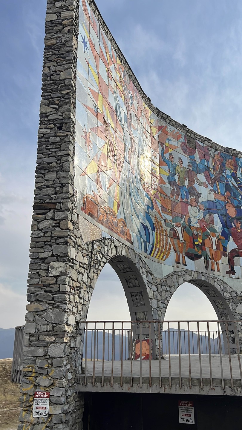 Спасибо большое за экскурсию. Маршрут прекрасный. С погодой нам очень повезло. Экскурсовод интересно рассказывал, а водитель