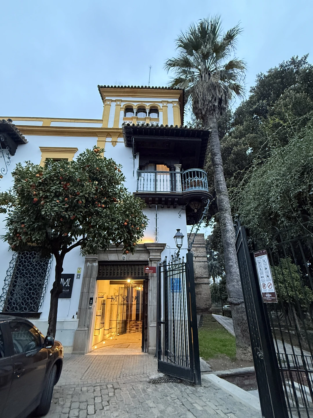 Благодарим Елену за знакомство с Севильей. Очень хороший гид, грамотная речь, приятный человек. Хороший маршрут, интересная