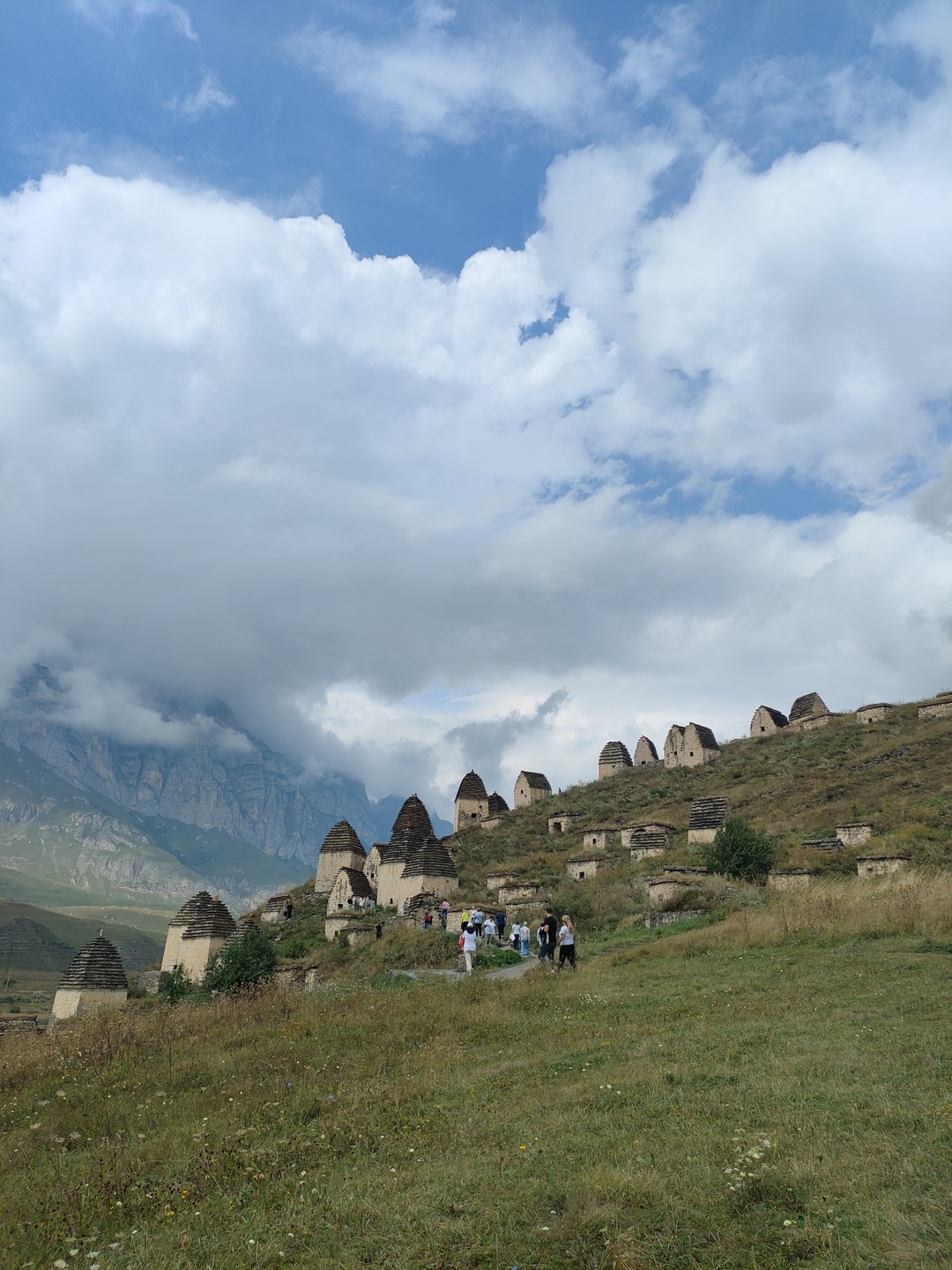 Северная Осетия и ее природа прекрасны! Однако гид Кирилл испортил впечатления от поездки: рассказ был сухим,