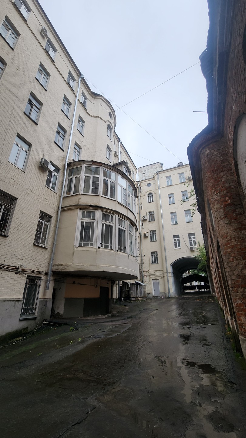 Дворы, парадные и доходные дома Москвы (Александра)