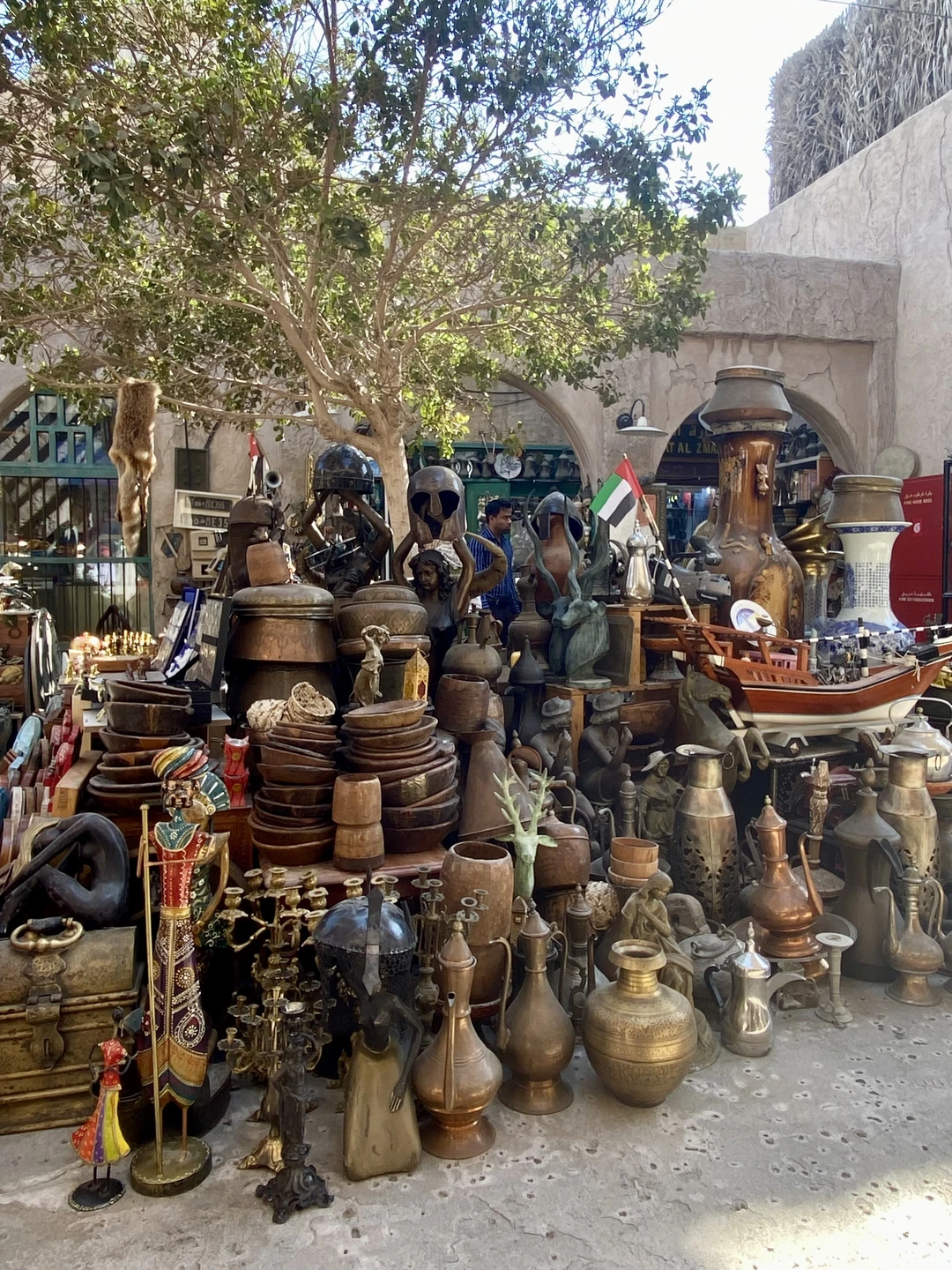 Спасибо Максиму за интересную экскурсию и веселое настроение. Мы действительно погрузились в атмосферу и колорит старого