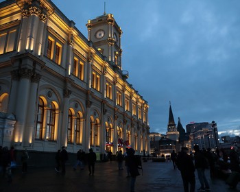 Через поля и лес к «Усадьбе Знаменское-Раёк»
