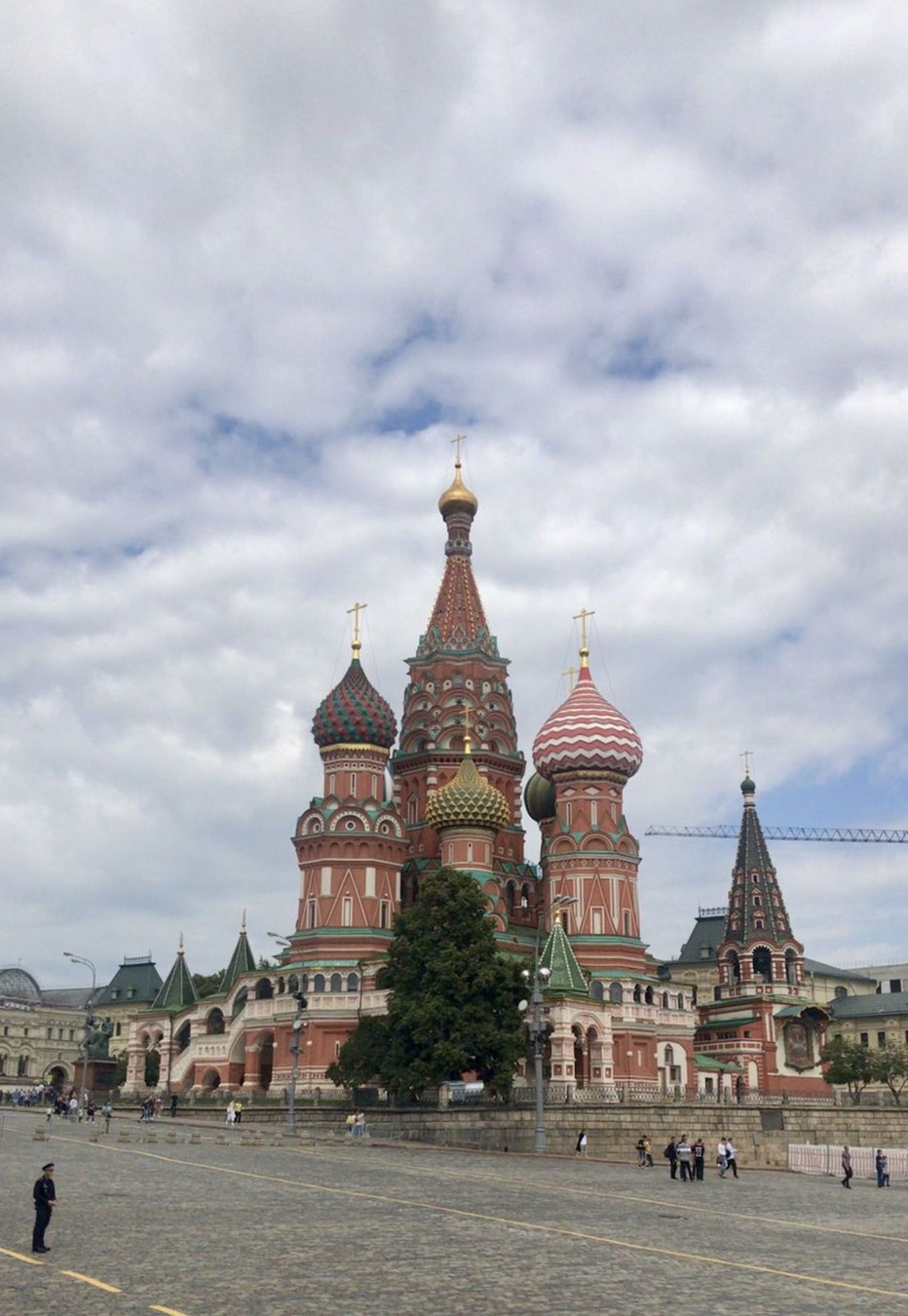 «Москва — это Красная площадь, Москва — это звёзды Кремля...» (7/8)