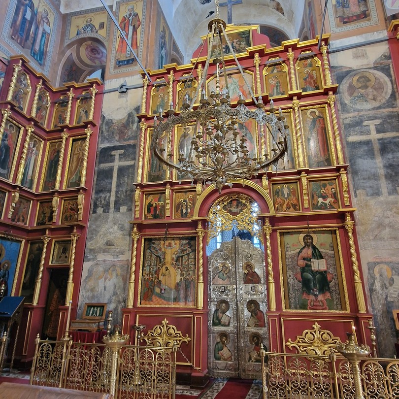 Прекрасная экскурсия с прекрасной Ксенией, очень любящей свой город. Очень интересная, познавательная экскурсия, мы погрузились в