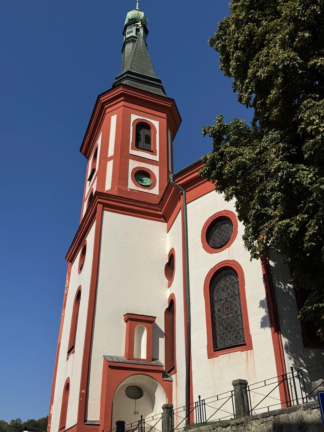 Недавно побывали на экскурсии из Праги в Карловы Вары и замок Локет — это было просто