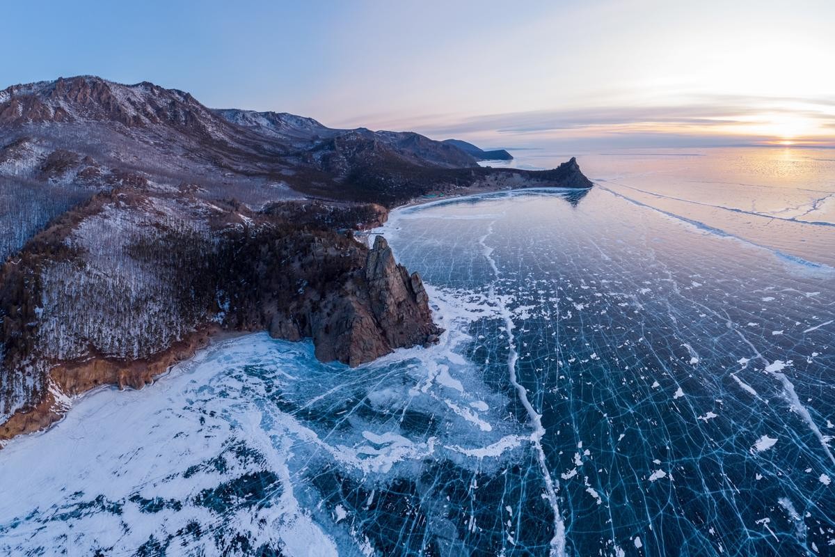Фото 6 - Экскурсия: "Приключение во льдах Байкала только для вас: экскурсии, катание в собачьей упряжке и айсфлоатинг"