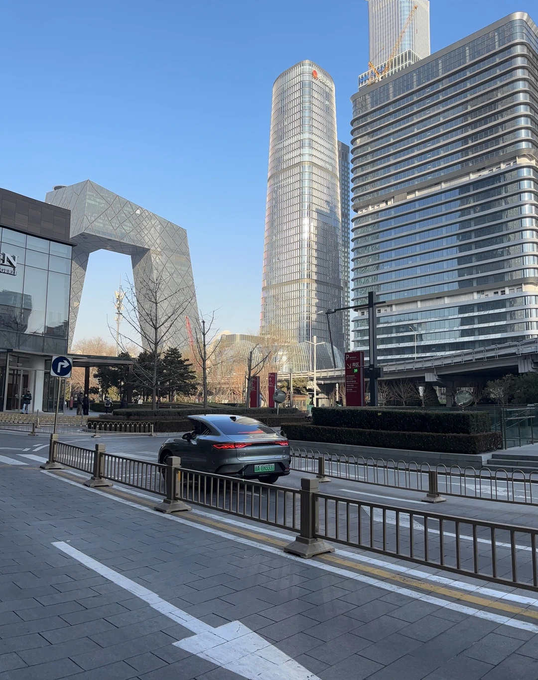 Пекинские хутуны у подножия небоскрёбов (Юлия)