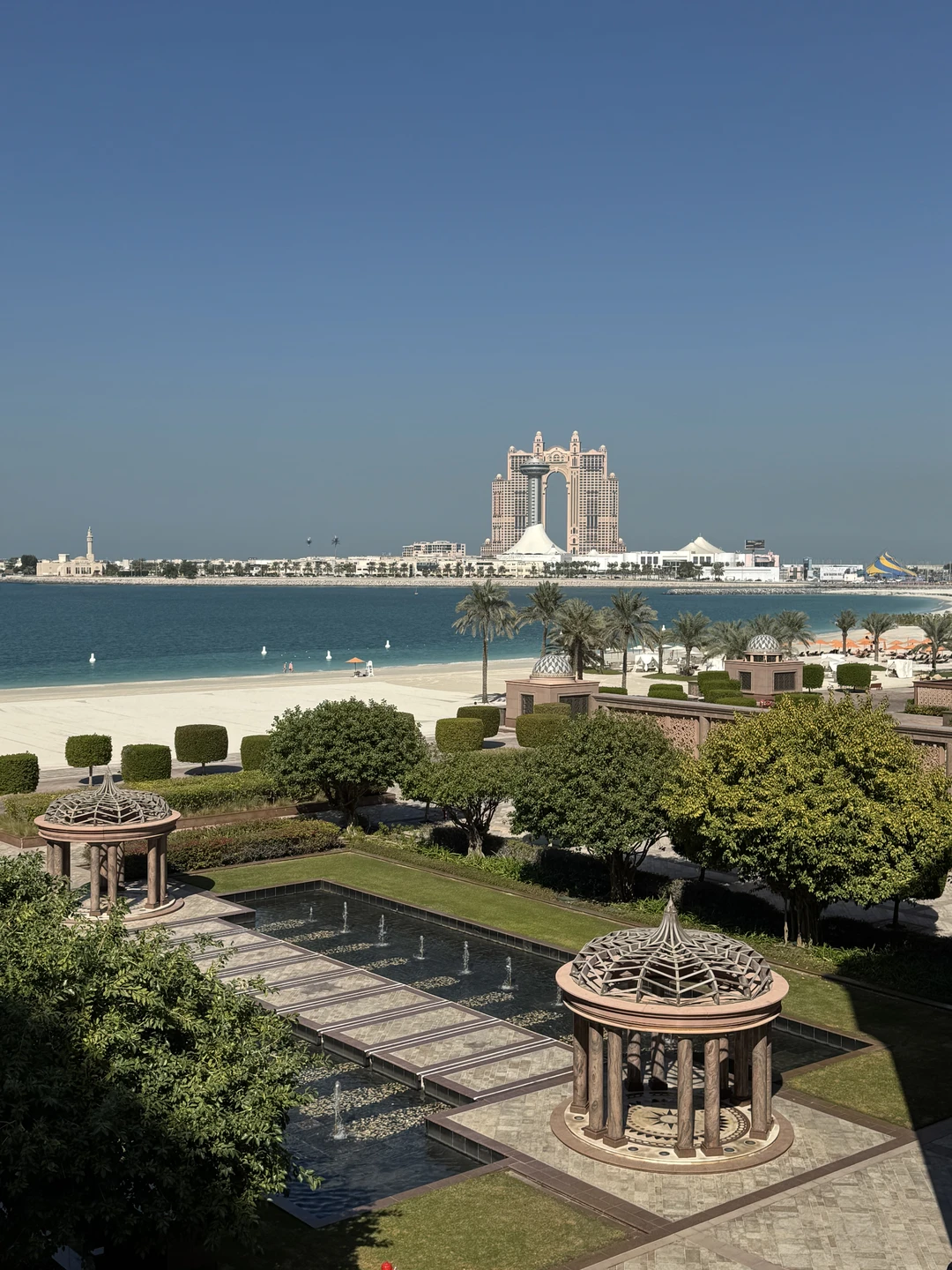 Огромная благодарность Фариду за прекрасную экскурсию в Абу-Даби. Ездили семьей с тремя детьми 6 лет и 13