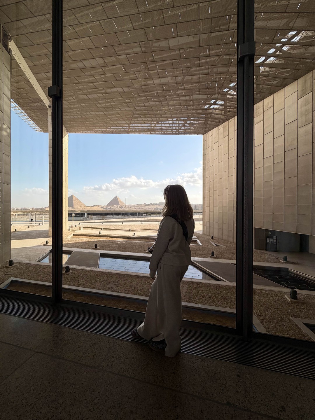 Ездили на экскурсию 28 декабря из Шарм-эль-Шейха. Посетили пирамиды и новый Египетский музей. Машина забрала нас