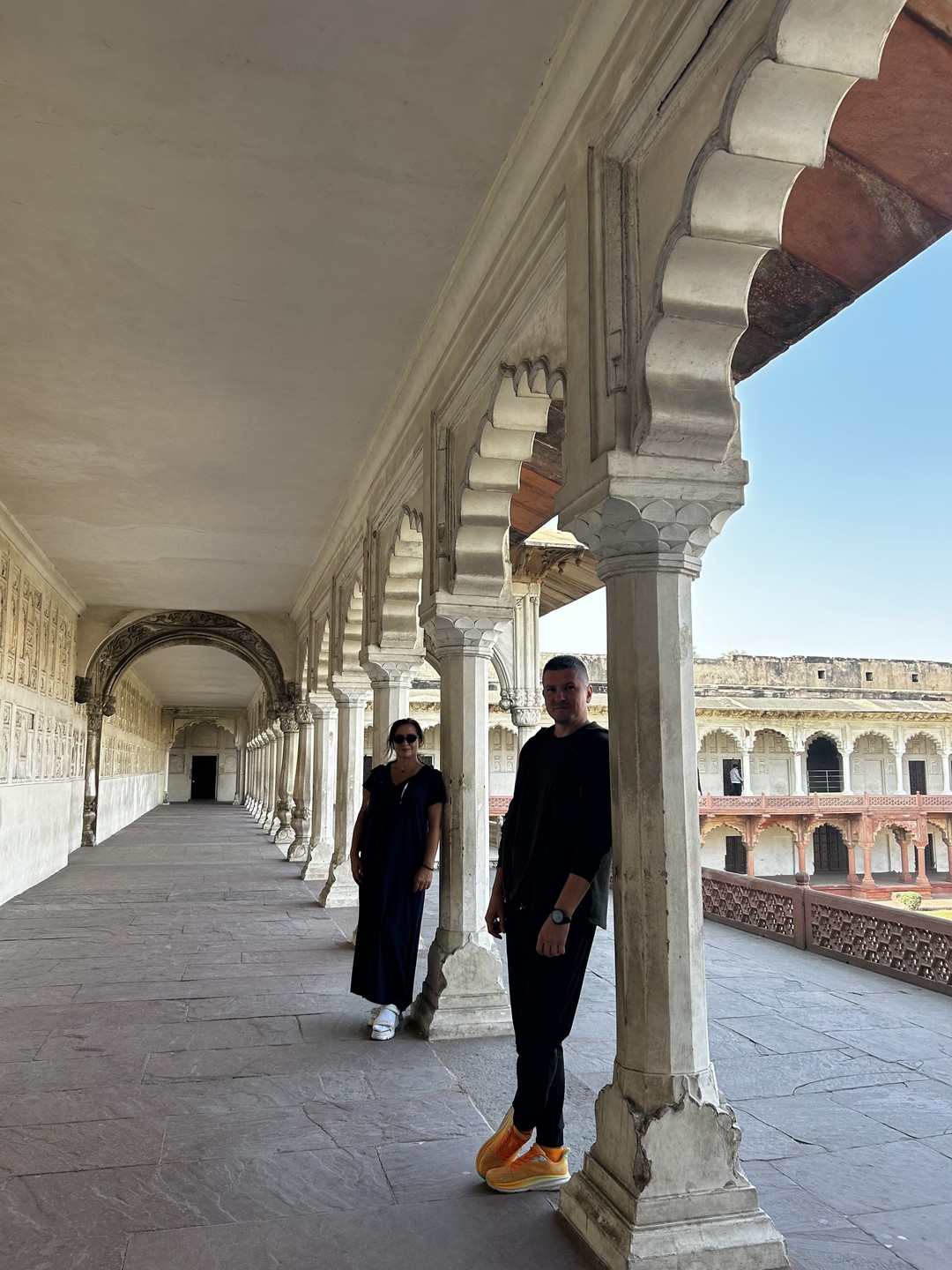 Благодарны Али, за организацию экскурсии в Агру! Всё прошло отлично,водитель чётко в 6 утра забрал нас