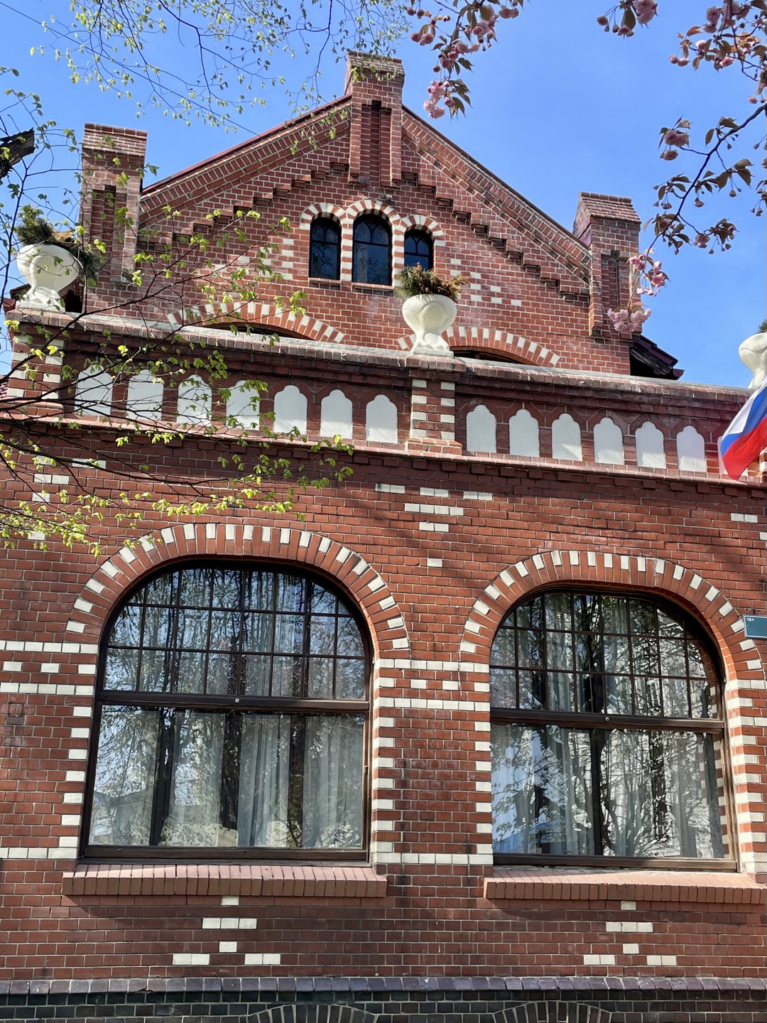Благодарю Элину за интересные экскурсии по Куршской косе и прекрасному городу Зеленоградск. Она профессионал своего дела