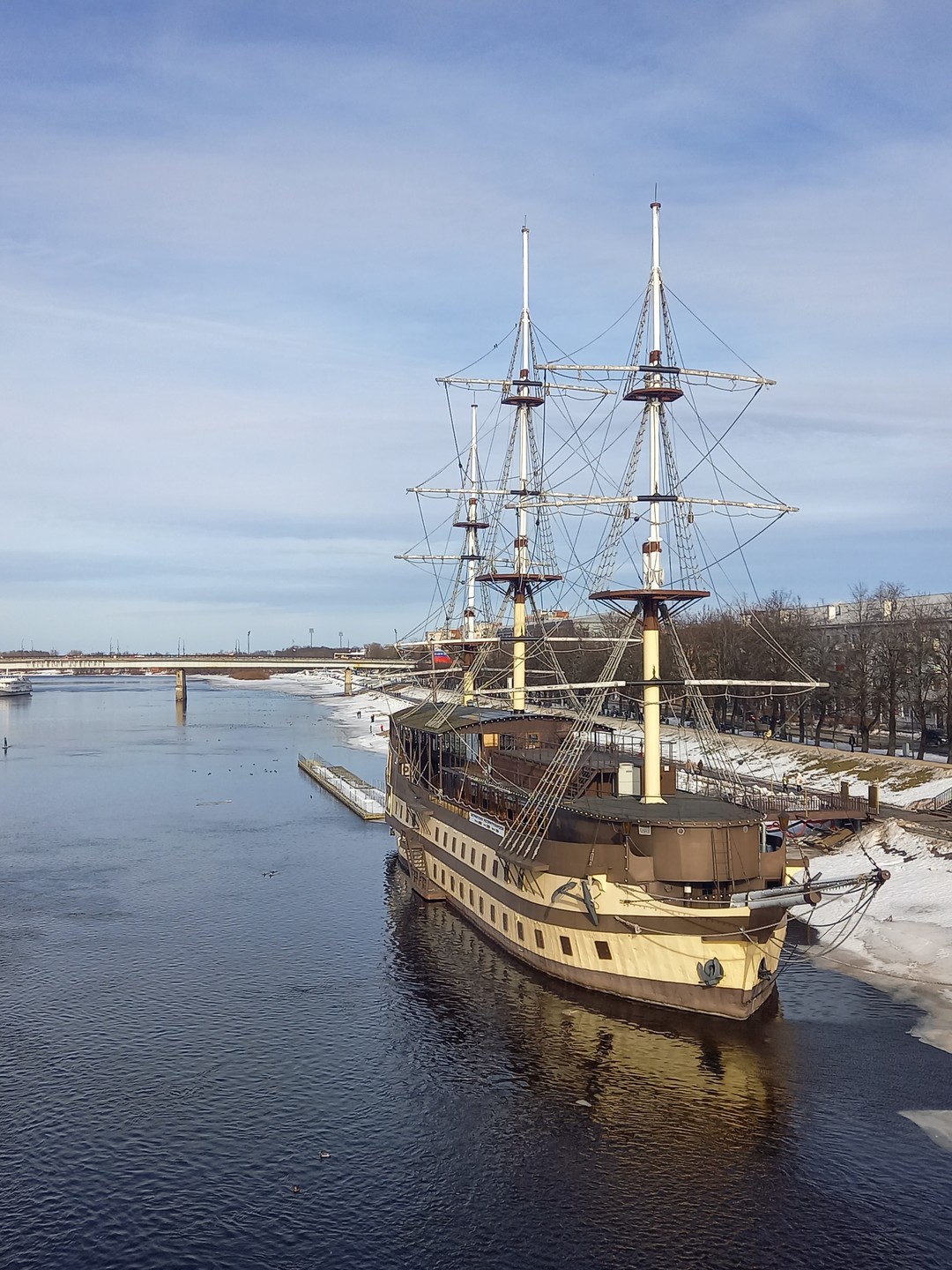 Прекрасная экскурсия, очень эрудированный, эмоциональный и артистичный гид. Для меня и моей семьи (сын 16 лет