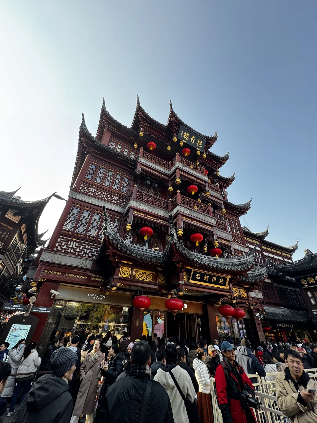 Экскурсия прошла замечательно! С нами был экскурсовод по имени Андрей)