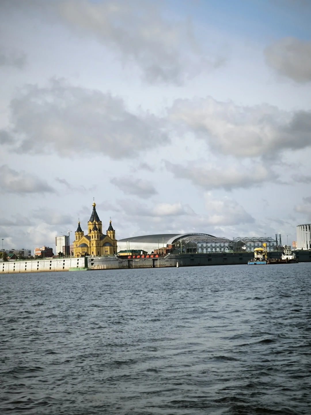 Благодарность капитану! Алексей порадовал! Такая прекрасная прогулка🤩Были с подругой,впечатлились! Общение живое,интересное. Прекрасный день! Спасибо