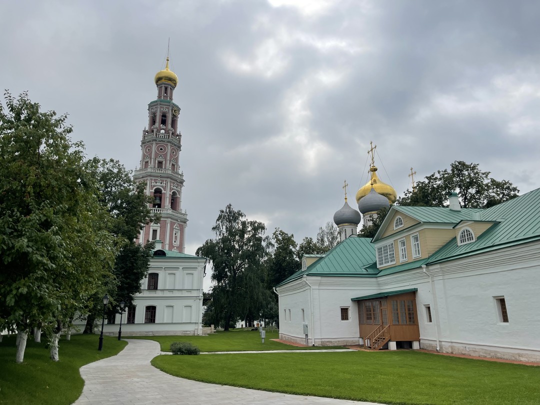 Прекрасная экскурсия! Это было мое первое знакомство с Новодевичьим монастырем и оно превзошло мои ожидания. Два