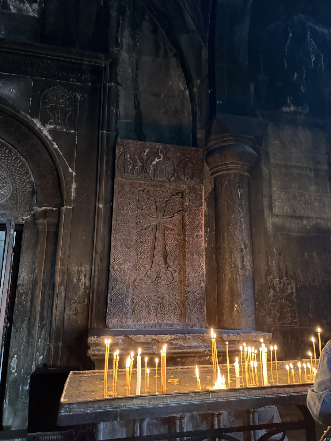 Приехали в Ереван на 4 дня. Заранее бронировали экскурсию через сайт, что очень удобно. Экскурсией очень